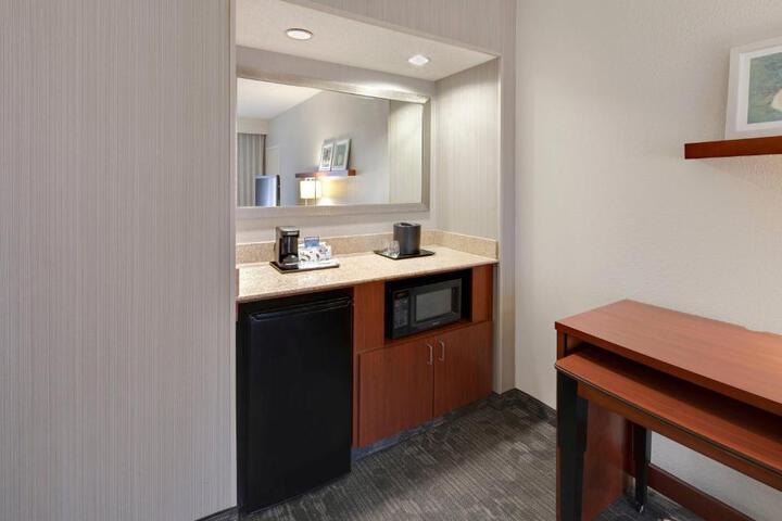Courtyard by Marriott Atlanta Windy Hill / Ballpark