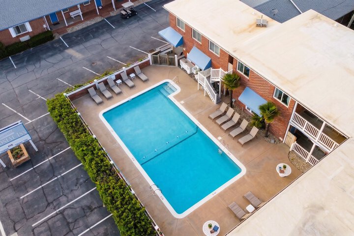 Colonial Inn Motel