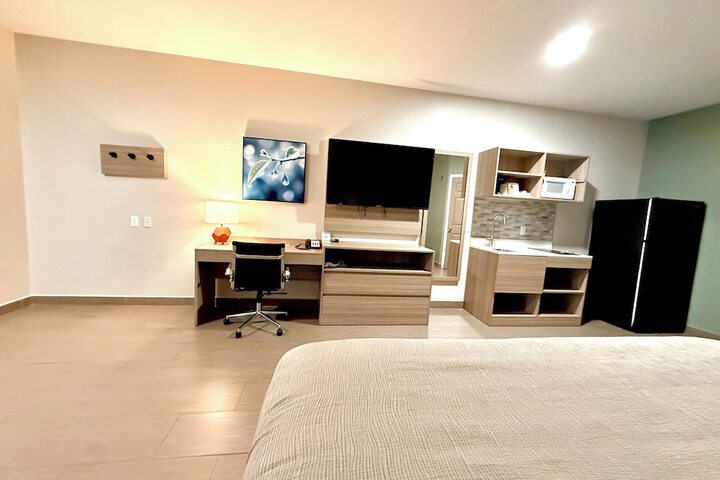 Quality Inn & Suites Victoria South