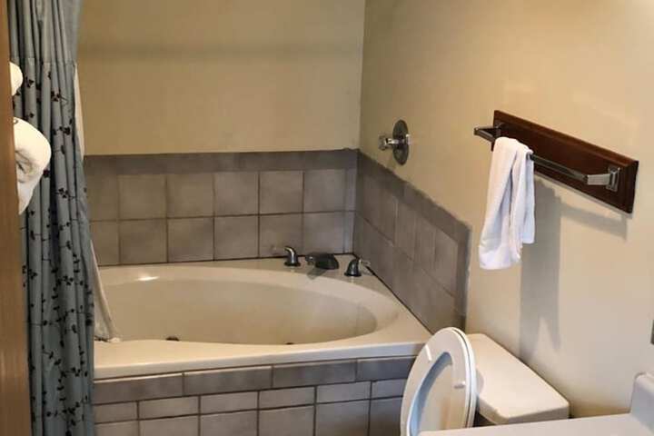 Salt Creek Inn