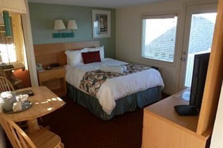 The Corsair & Cross Rip Oceanfront Resort