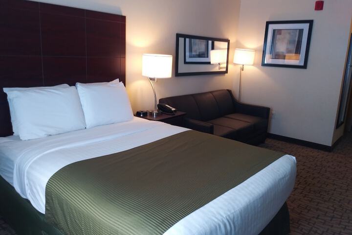 Room 28 of 40