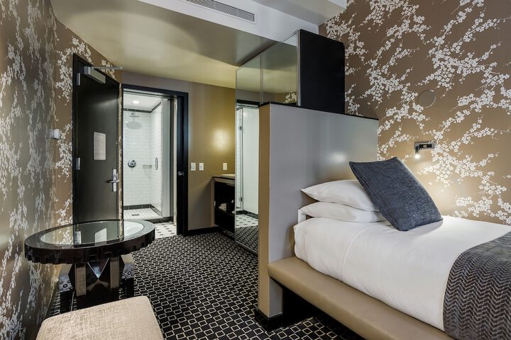 Room 16 of 42