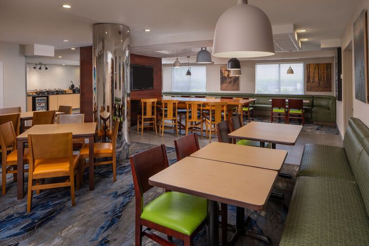 Fairfield Inn & Suites by Marriott Ft. Myers / Cape Coral