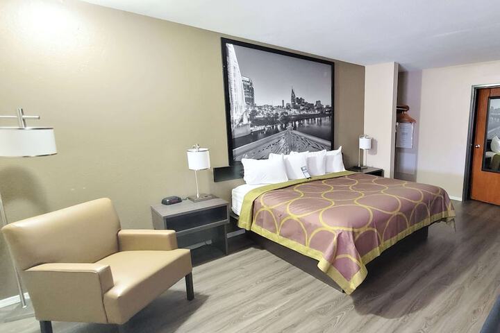 Super 8 by Wyndham Paris