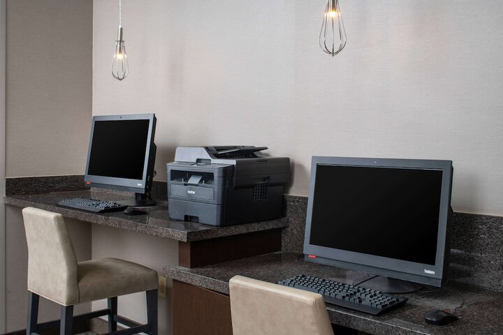 Business Center 43 of 45
