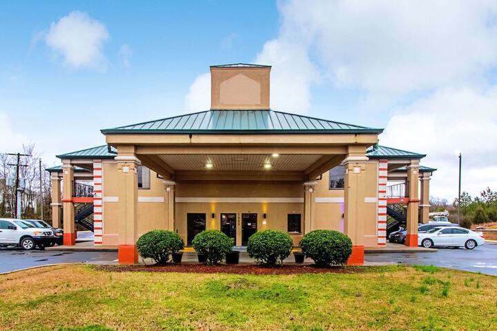 Quality Inn & Suites Dickson