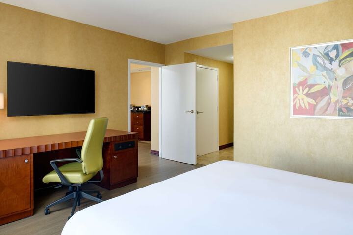 Room 14 of 87