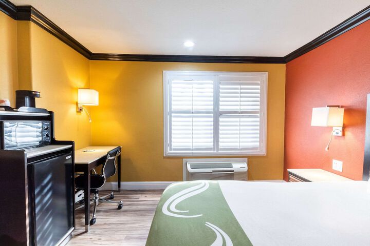 Room 27 of 37