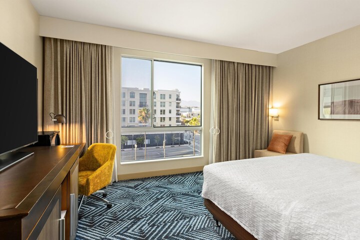 Hampton Inn & Suites Los Angeles - Glendale