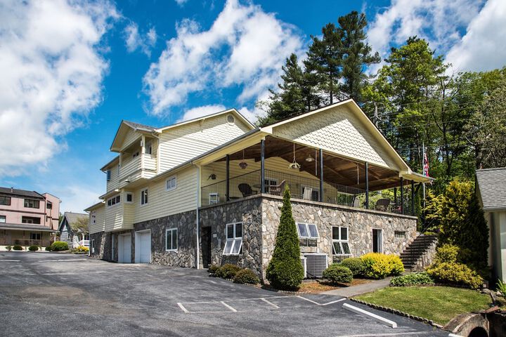 Hotel 7 of 102