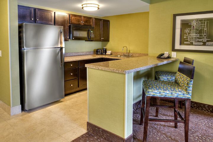 Holiday Inn Express & Suites Pittsburgh SW - Southpointe by IHG