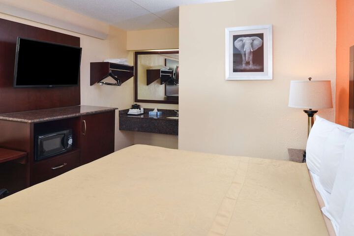 Room 18 of 33