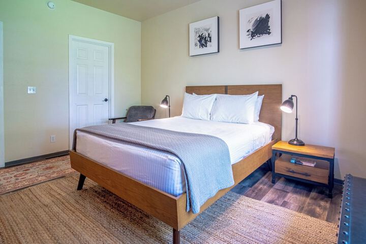 Della View 2BR Condo - in the Heart of Historic Downtown Hailey!