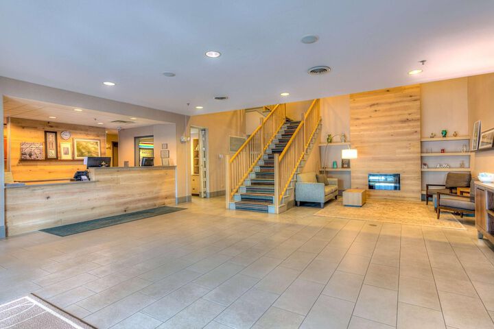 Country Inn & Suites by Radisson Crystal Lake, IL
