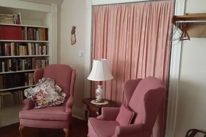 Chestnut Charm Bed & Breakfast