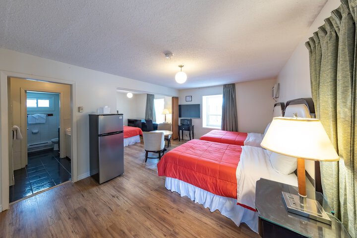 Room 33 of 43