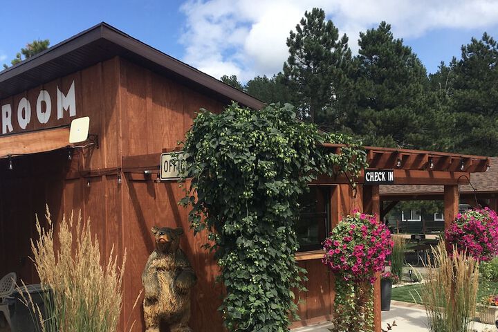 Black Elk Resort Cottages and RV Park
