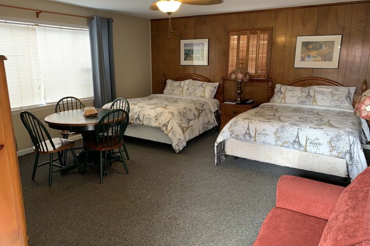 Phillips Historic Motel & Cottages