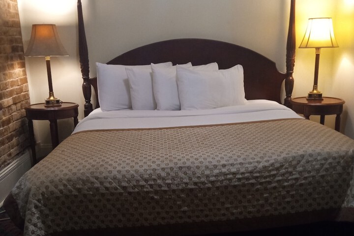 Room 13 of 25