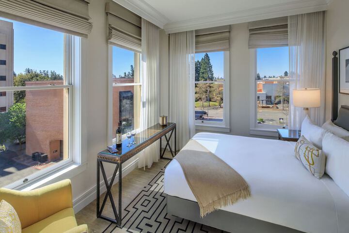 Hotel E
