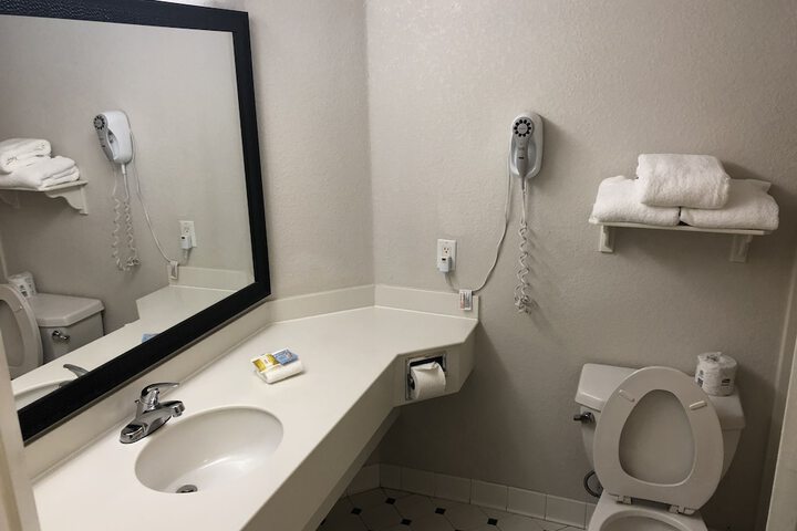 Room 18 of 48