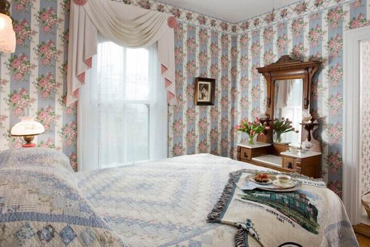 Room 48 of 128