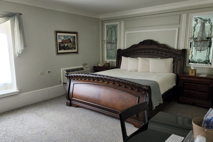 Lowell Inn
