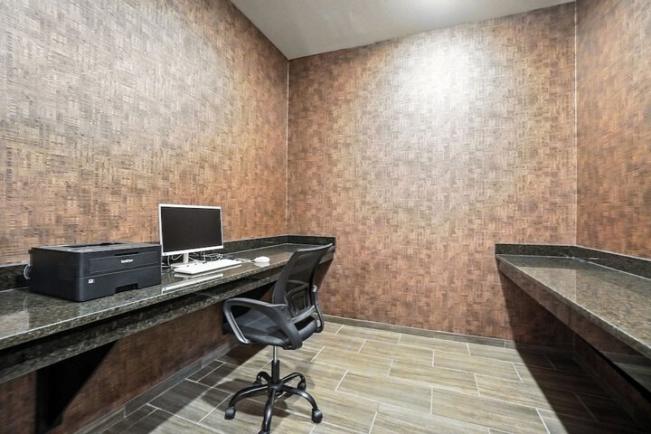 Cobblestone Hotel & Suites-Bellefontaine