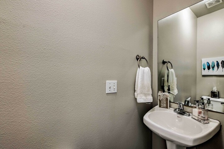 Mtn View Townhome w / Amenities 17 Mi to Snowbird!