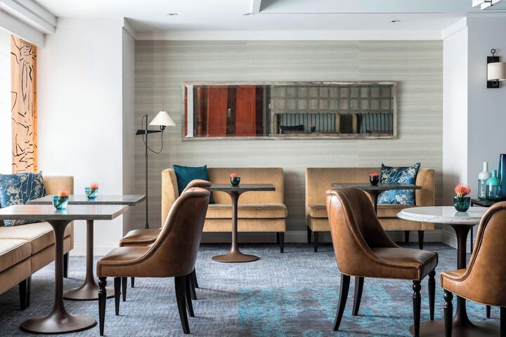 Lounge 62 of 76