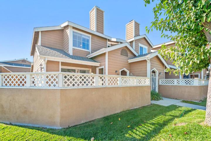 5bed 3bath Private gated community home 7miles to Downtown La close to Disney