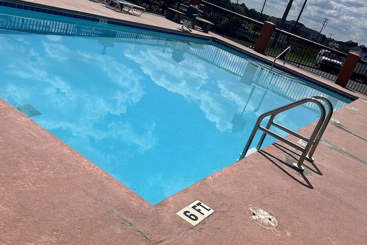 Pool 10 of 41