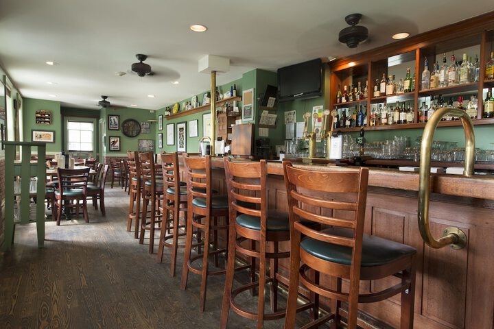 Lounge 42 of 45