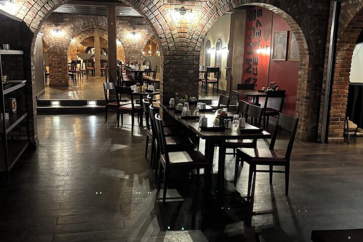 Dining 76 of 87