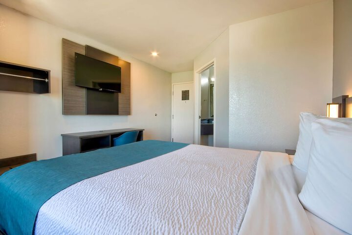Room 16 of 25