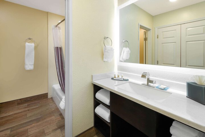 Room 21 of 35