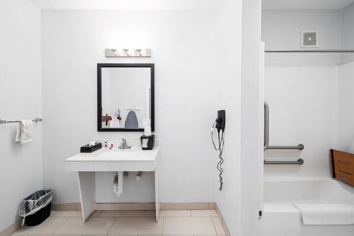Room 16 of 21