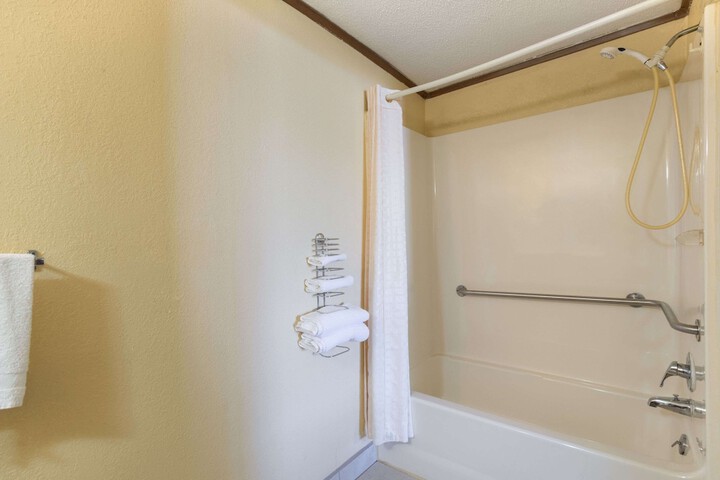 Room 5 of 13