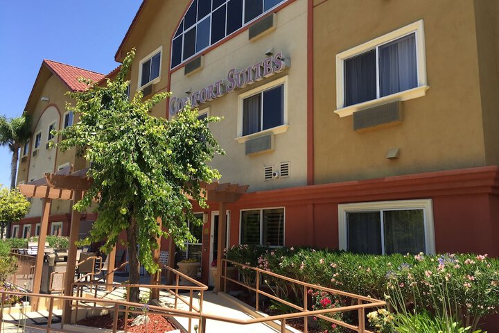 Comfort Suites Near Six Flags Magic Mountain