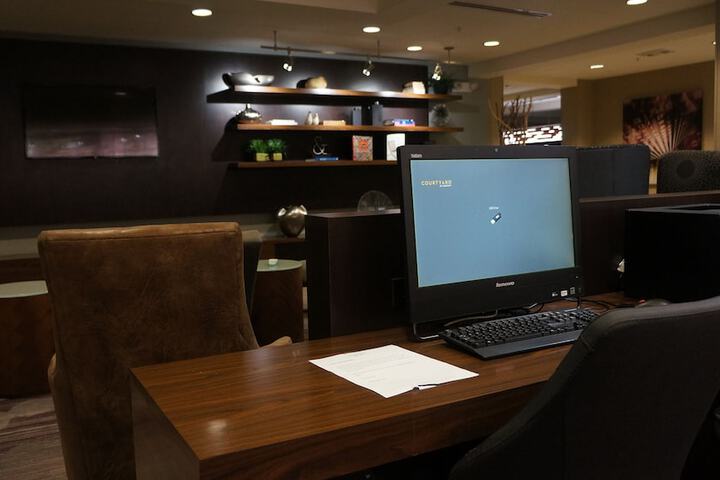 Business Center 94 of 100