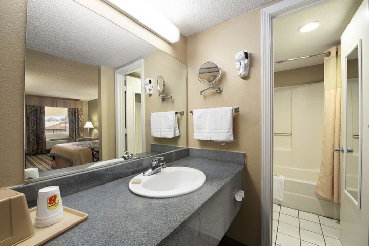Room 18 of 31