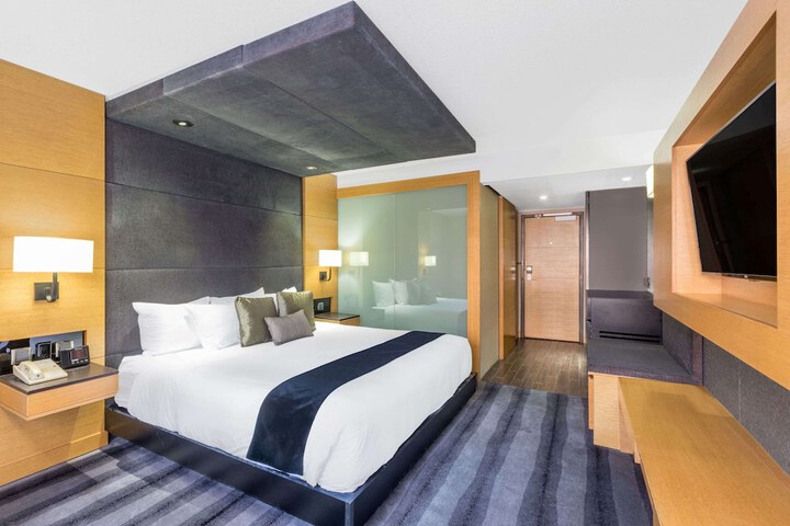 Room 25 of 41