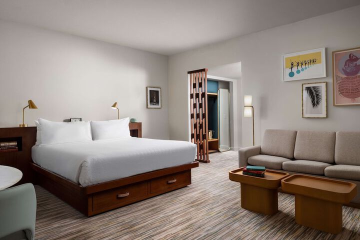 Flamingo Resort & Spa Santa Rosa Sonoma Tapestry by Hilton