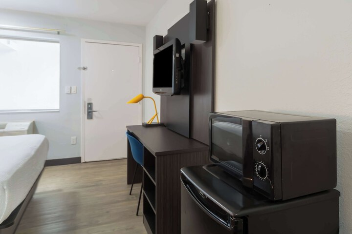 Room 8 of 36