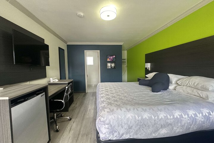 Room 9 of 34
