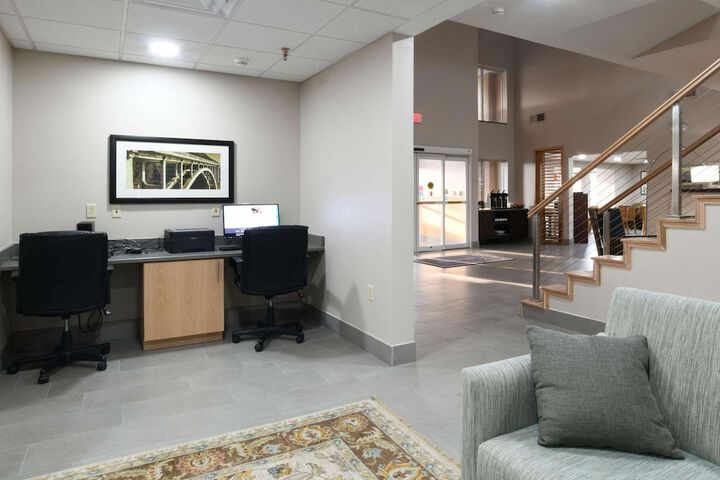 Business Center 21 of 22