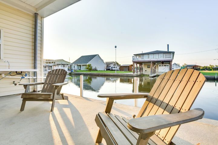 Bayou Bliss: Barataria Waterfront Getaway w / Dock!
