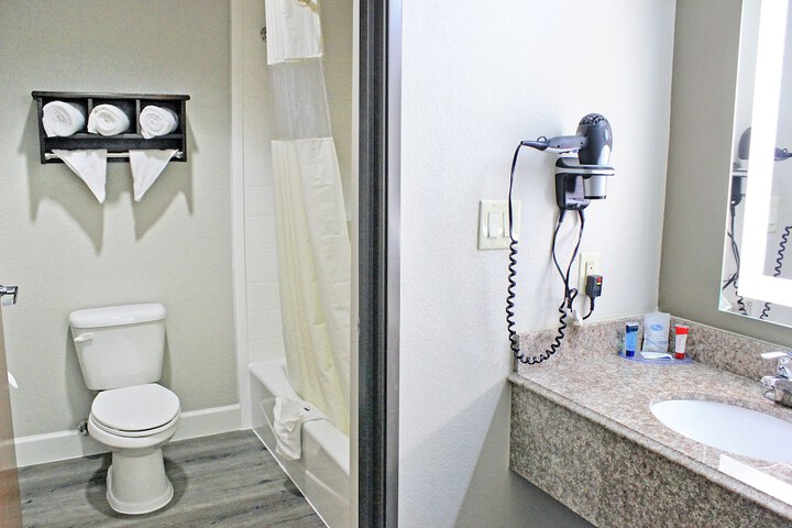 Room 11 of 27