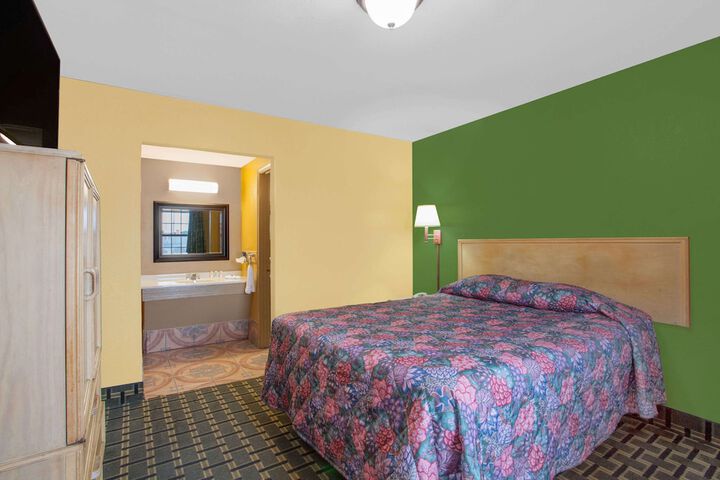 Room 6 of 14
